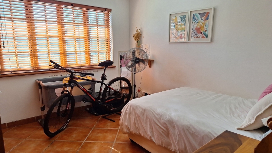 To Let 4 Bedroom Property for Rent in Bluewater Bay Eastern Cape